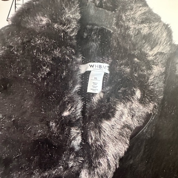 #23 WHITE HOUSE BLACK MARKET FAUX FUR VEST - Picture 9 of 9